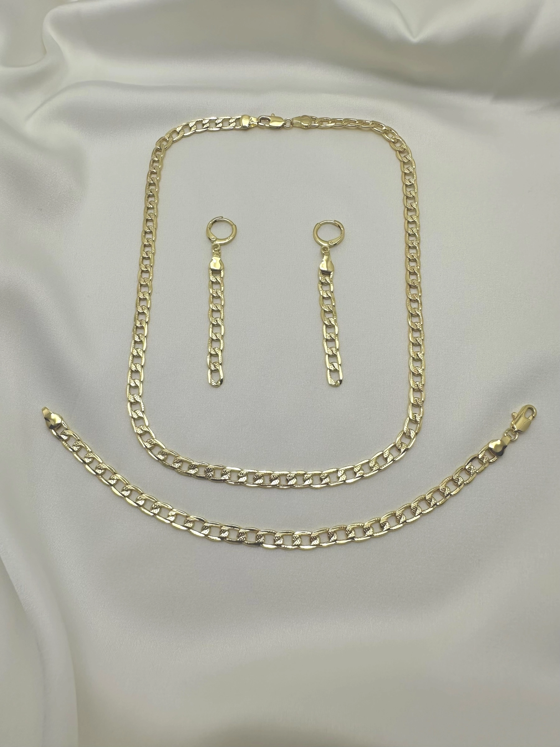 DESENLİ İNCE ZİNCİR SET 14 K GOLD RENGİNDE KOLYE KÜPE BİLEKLİK SET