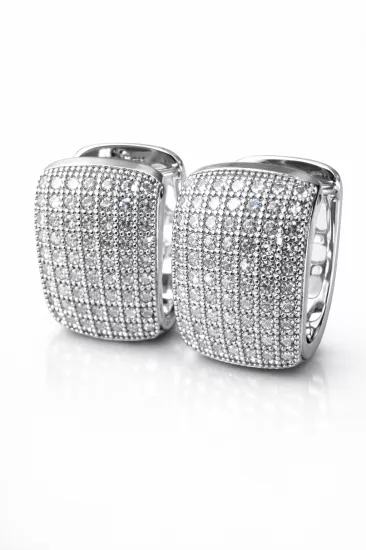 Beyaz Altın Görünümlü Taşlı Küpe | Lüks ve Işıltılı Tasarım – SO GOOD